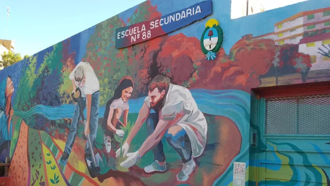 denuncian que un chico amenazo a un companero con un arma de juguete en una escuela de villa elisa