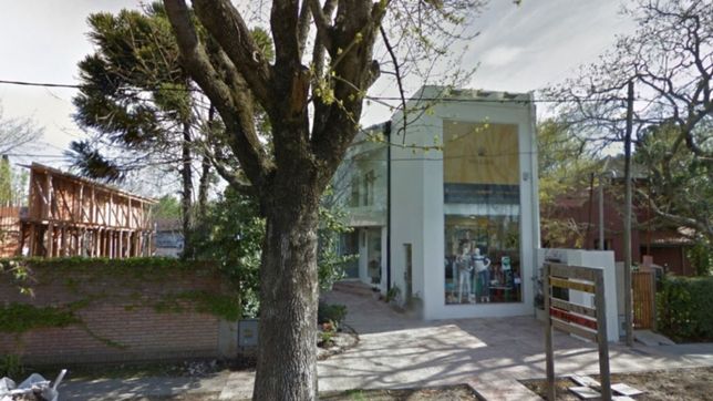 atacaron un local de ropa de city bell y escaparon con $200 mil pesos en mercaderia