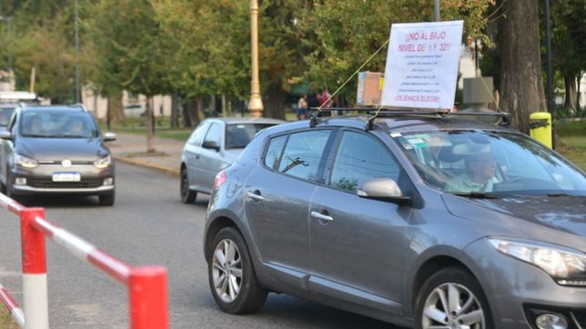 vecinos de tolosa marcharon contra las obras en el paso bajo nivel del tren roca en 1 y 32