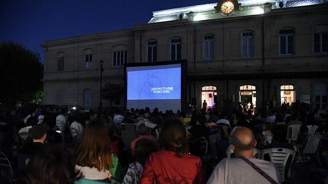 cine al aire libre, rock y ferias en la agenda cultural de la plata