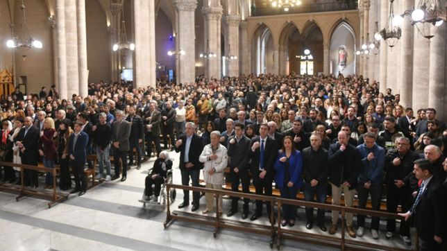 con alberto fernandez y sin opositores, se realizo en lujan la misa por la paz social