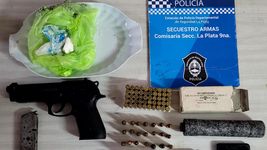 secuestro y abuso a una adolescente en la plata: tenia un arma, municiones y cocaina secuestro y abuso a una adolescente en la plata: tenia un arma, municiones y cocaina