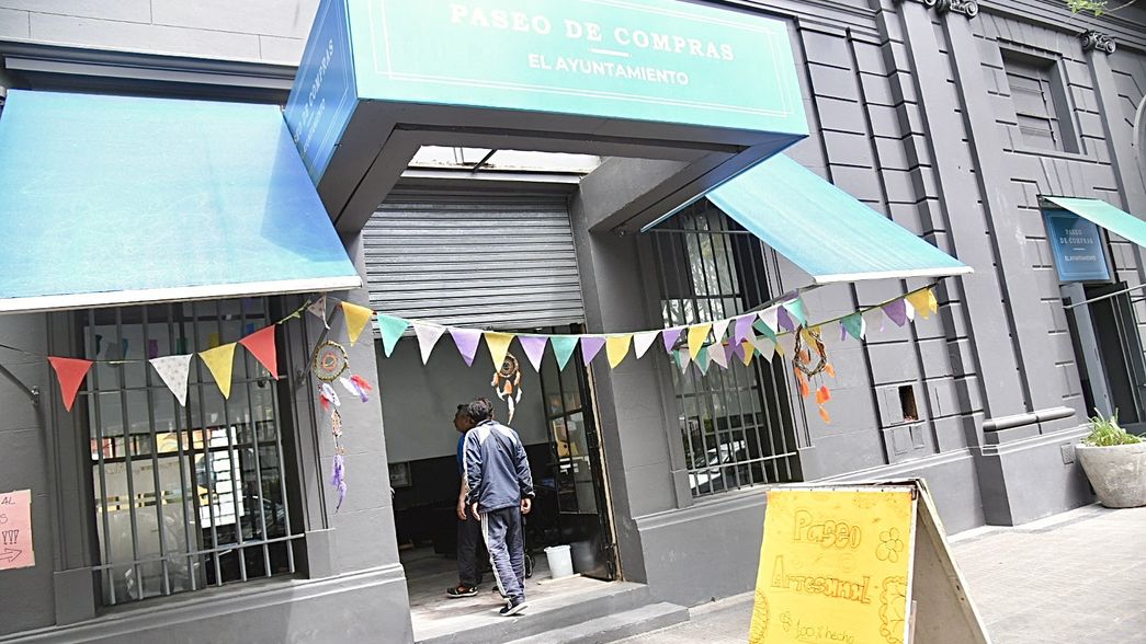 El paseo de compras de El Ayuntamiento abre con cartelera cultural propia