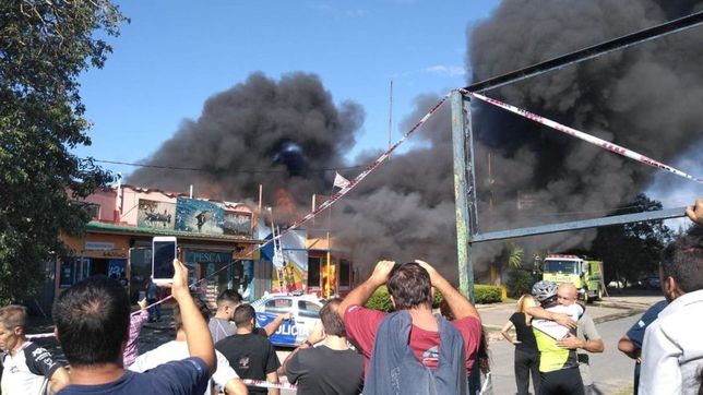 videos: asi se incendio el reconocido local baobab de ringuelet