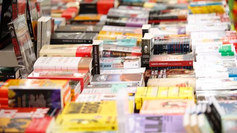 La UNLP salió en defensa de las librerías independientes y cargó contra las derogaciones del Gobierno