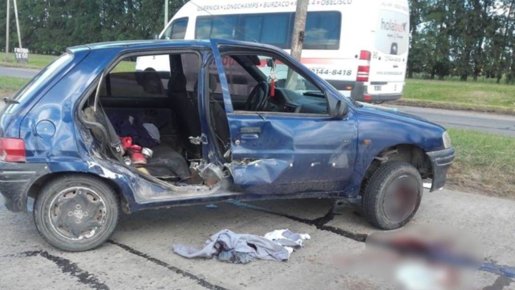 Grave accidente en el Distribuidor Etcheverry: chocó contra un camión y se salvó de milagro