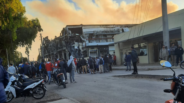 el incendio en el frigorifico gorina sigue activo en algunos sectores