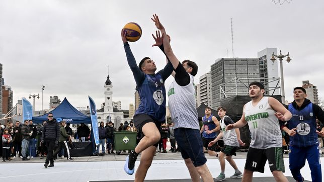 plaza moreno vibra con el circuito 3x3 de basquet y este domingo sigue la accion