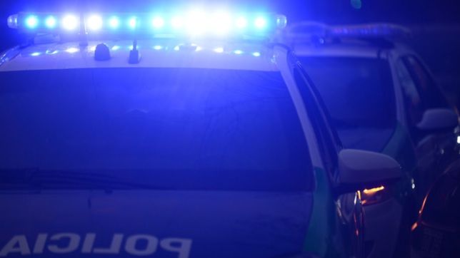 locura en la comisaria: pidio armas, acuchillo a un policia y termino baleado en el muslo