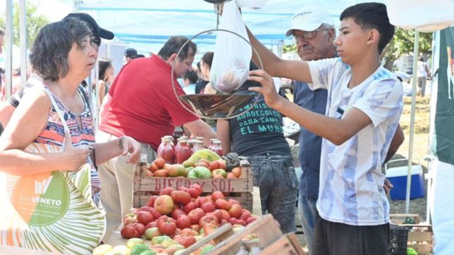 todo listo para otra edicion de la fiesta del tomate platense