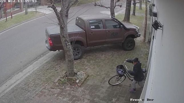 en menos de un minuto, se robaron una bicicleta de una casa de gonnet