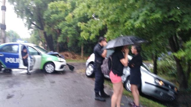 choco contra un patrullero en gonnet y termino en una zanja