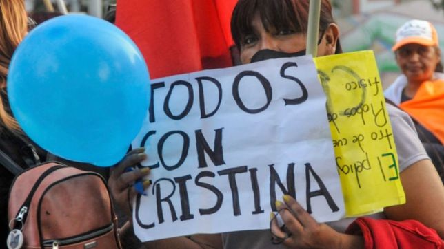 el kirchnerismo se moviliza en la plata para defender a cristina fernandez