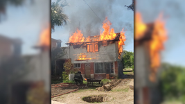 un impactante incendio en una quinta de ensenada no termino en tragedia de milagro un impactante incendio en una quinta de ensenada no termino en tragedia de milagro