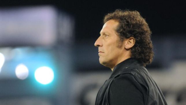 pedro troglio rescinde su contrato en peru, gimnasia le ofrecio mucho menos dinero y el acepto