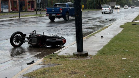 Un motociclista resbaló en el Camino Belgrano y sufrió graves heridas Un motociclista resbaló en el Camino Belgrano y sufrió graves heridas