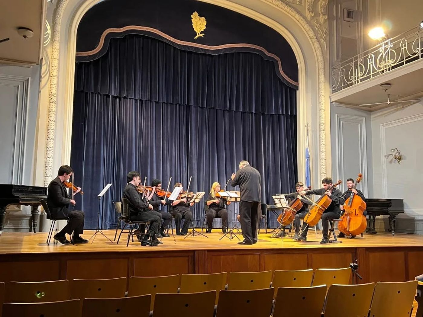 Camerata de cuerdas dirigida por el violonchelista Pablo Romero.