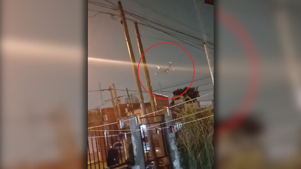 El increíble video del avión que sobrevoló La Plata y el AMBA a baja altura