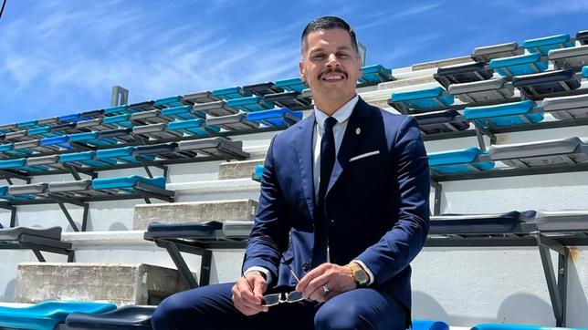 toto pueblo bendijo el estadio de gimnasia en la previa del clasico platense