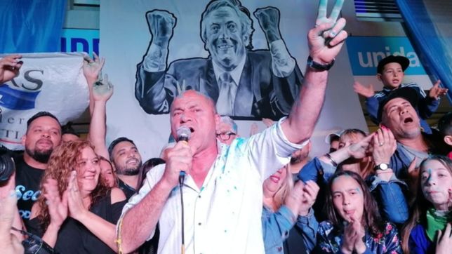 exaltado y lleno de pintura, el video mario secco festejando la victoria en ensenada
