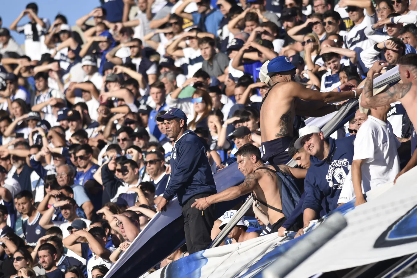 Gimnasia se prepara para volver al Estadio del Bosque. Gimnasia se prepara para volver al Estadio del Bosque.