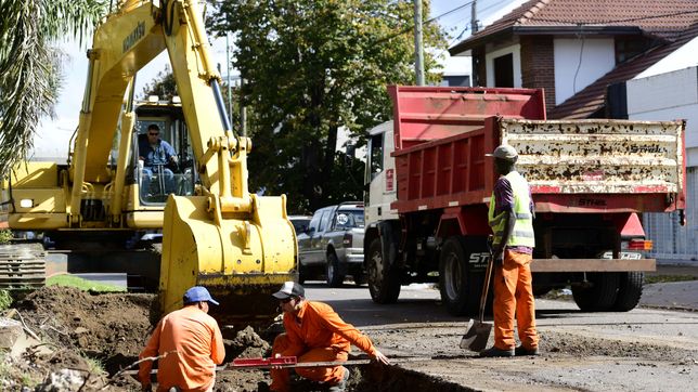 encaran obras de bacheo en un cruce clave de la plata y habra cortes y desvios de transito