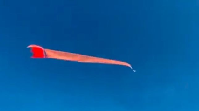 panico en taiwan: una nena volo por el cielo agarrada a una cometa y se salvo de milagro