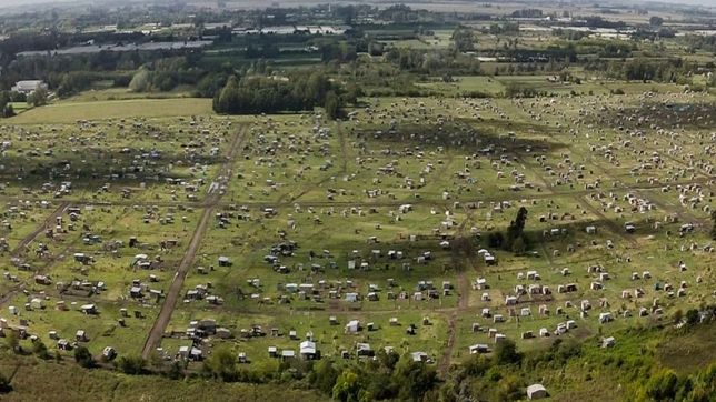 echaron a un municipal por usar una topadora para abrir una calle en terrenos tomados