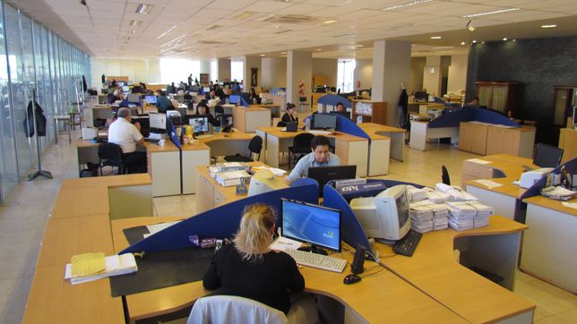 provincia confirmo un aumento del 25% para todos los trabajadores estatales