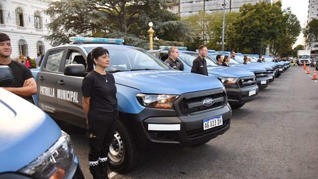 alak pidio autorizacion para vender autos oficiales y comprar moviles para patrullar la ciudad