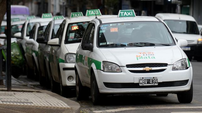 denuncian que varios taxistas de la plata cobran la tarifa nocturna fuera de horario