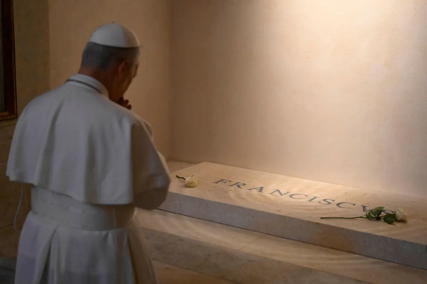 La visita de León XiV a la tumba del papa Francisco