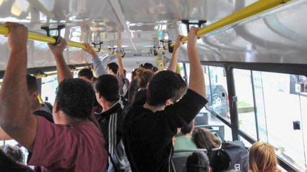 Sonría, lo estamos filmando: pondrán cámaras en los micros de La Plata