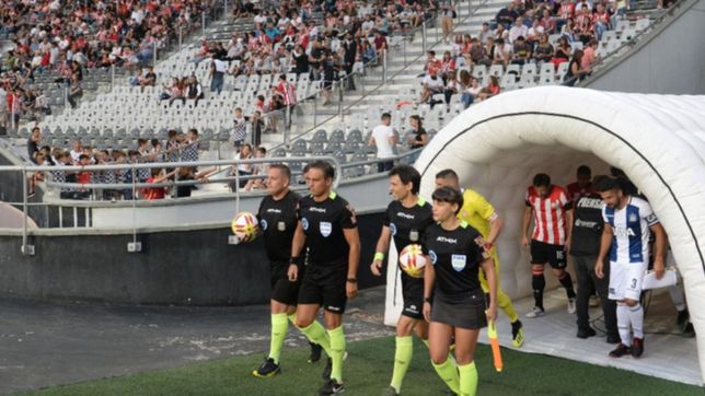 estudiantes: los dos tecnicos que estuvieron en el estadio unico el dia que renuncio el chino