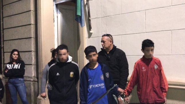 detuvieron a tres adolescentes por circular en un auto robado y portar armas de fuego