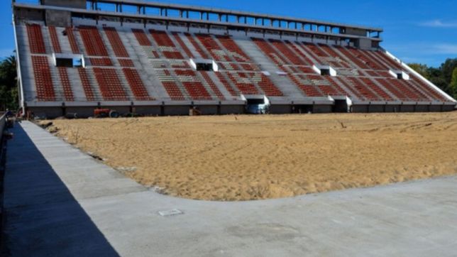 estudiantes: colocan el anillo perimetral en 1 y 57, mientras preparan la colocacion del cesped