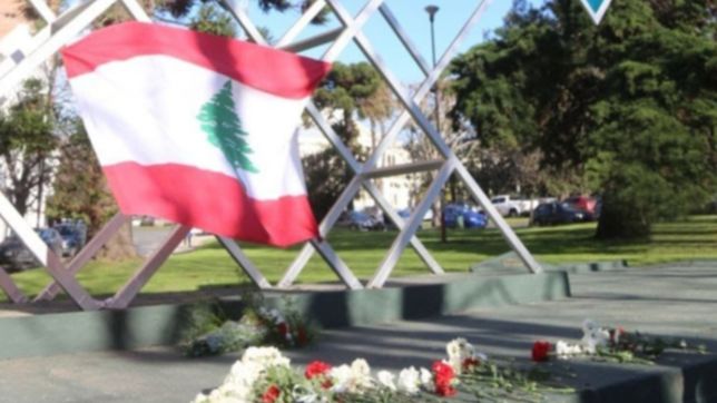 el homenaje de la plata a las victimas de la explosion de beirut