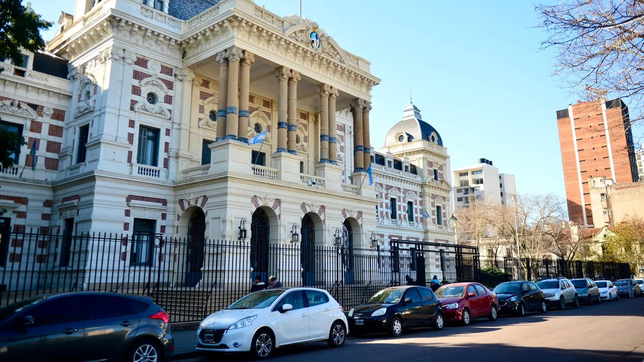 se postergo la reunion paritaria entre la provincia y los estatales, docentes y judiciales