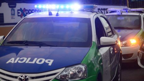 Choque, persecución y pelea con policías en un procedimiento en La Plata