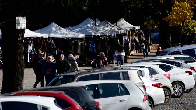 los ambulantes de plaza italia aceptaron el plan de reconversion de la venta ilegal