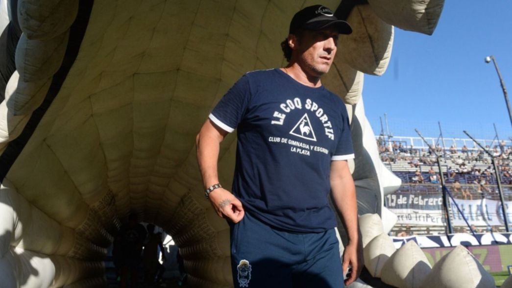 Se lesionó Maxi Comba en Gimnasia y es duda para enfrentar a Lanús