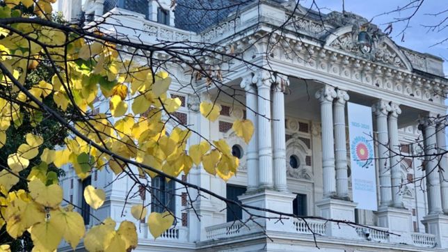 docentes, policias, medicos y mas: ¿que dias de junio cobraran los estatales bonaerenses?