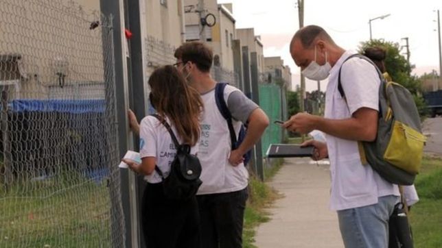 la unlp recorre barrios de la plata para llevar informacion sobre la campana de vacunacion
