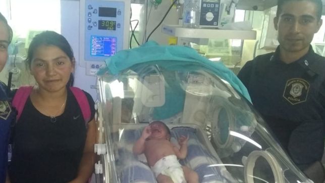 berisso: policias le salvaron la vida a una beba de 15 dias que sufrio un ataque en plena calle