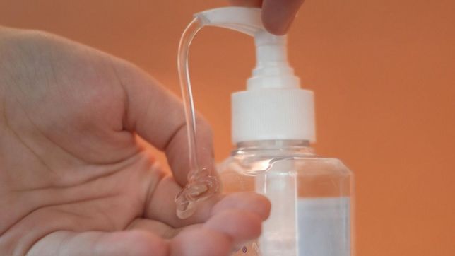 volvieron a prohibir el uso de un alcohol en gel y sumaron un arroz