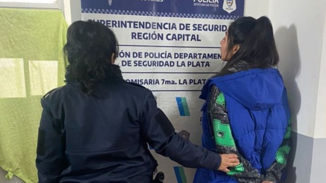 detuvieron a una mujer en un jardin de infantes por golpear a su hija de 4 anos