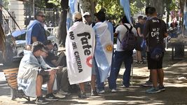 trabajadores de fate volveran a movilizarse en la plata para presionar por una ley de ocupacion temporal trabajadores de fate volveran a movilizarse en la plata para presionar por una ley de ocupacion temporal