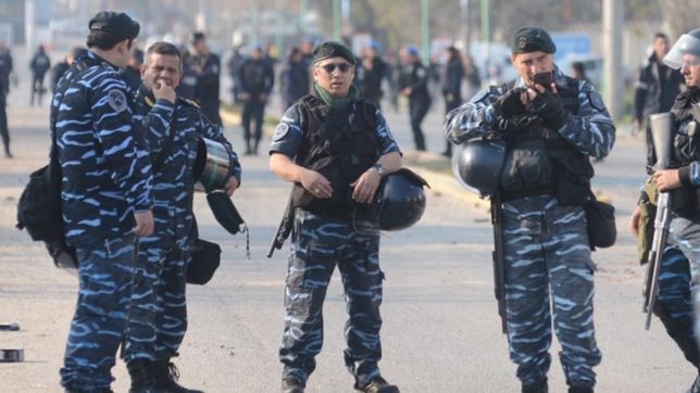 tension en ensenada: dos heridos grave durante una movilizacion de la uocra