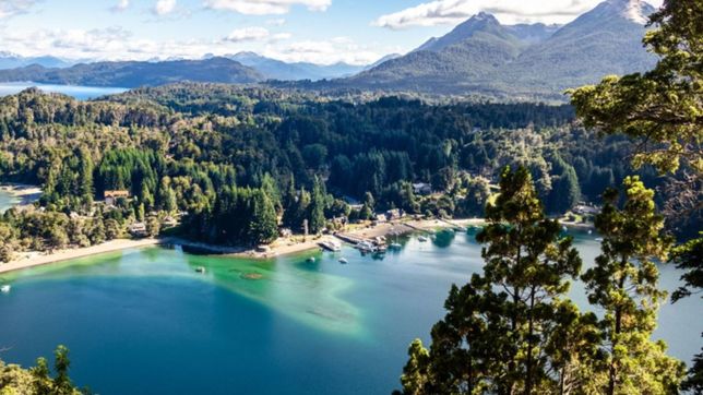 un abogado de la plata denuncio al poder politico de villa la angostura por una usurpacion