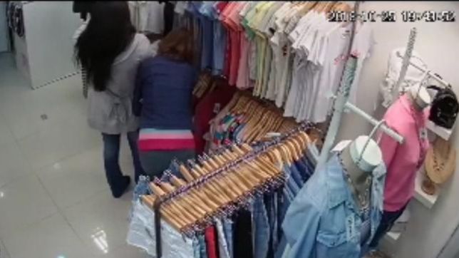 video: asi roban las mecheras en un local del pleno centro platense